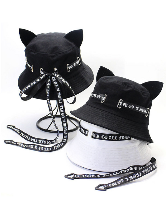 Chapeau baquet avec logo en forme d'oreille de chat et sangle en ruban