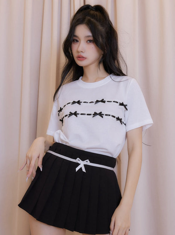 Ribbon Suite Monochrosimple T -shirt