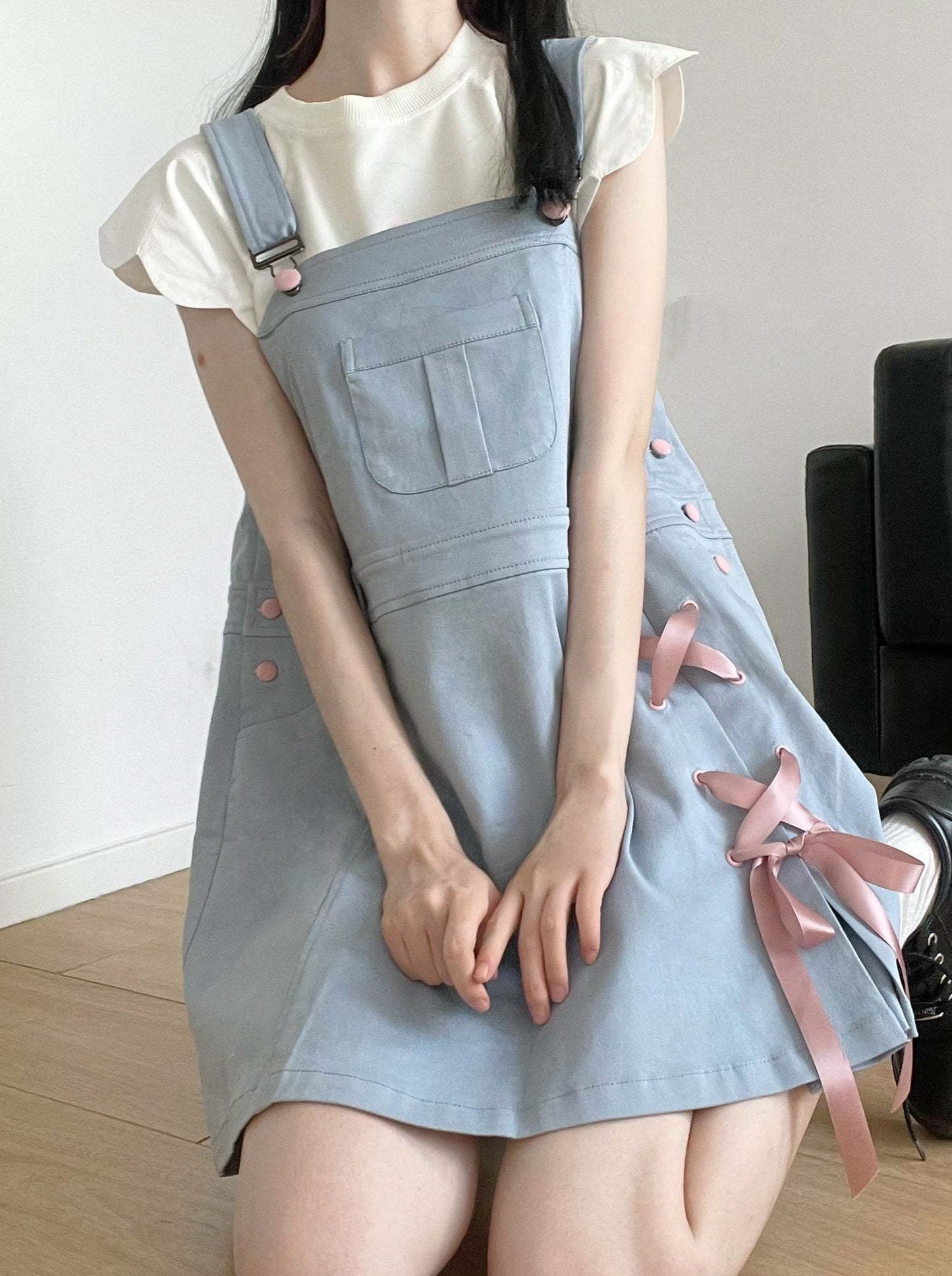 Shell sleeve top + lace-up overalls + ribbon pants