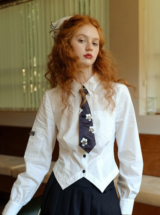 カレッジスタイルホワイトシャツ