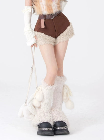 Fur ribbon niche vest + brown shorts