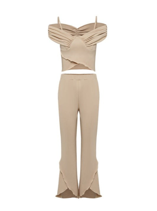 オフショルクロップドトップス＋フレアパンツ