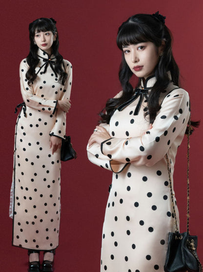 Polka Dot Waltz Zweireihiges Chinesisches Kleid