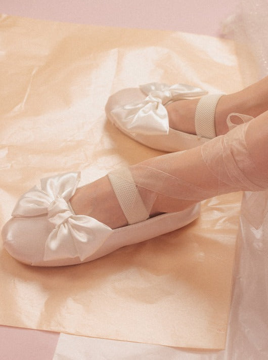 Ribbon flat ballet shoes