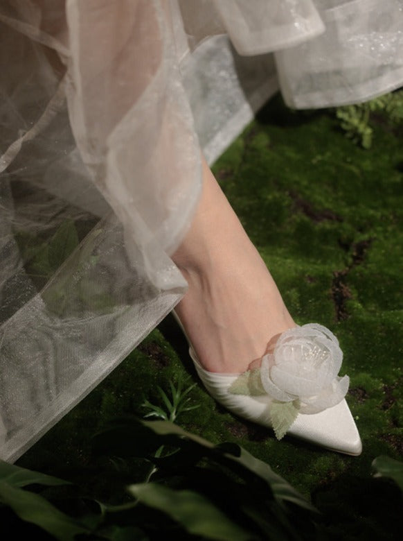 White rose pin heel