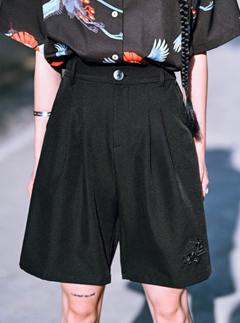 エンブロイダリータックハーフブラックパンツ