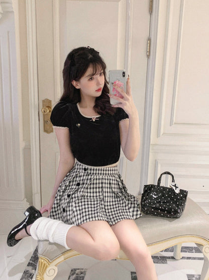 Check pleated skirt monochrome set up