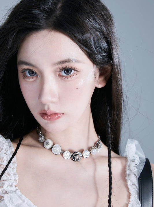 クールローズボタンネックレス