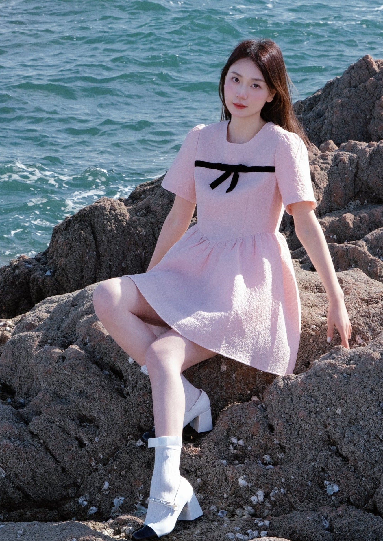 Black ribbon pink dress