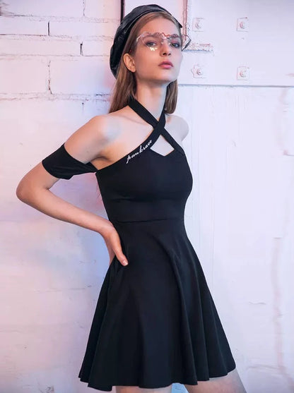 小黑领露肩短裙