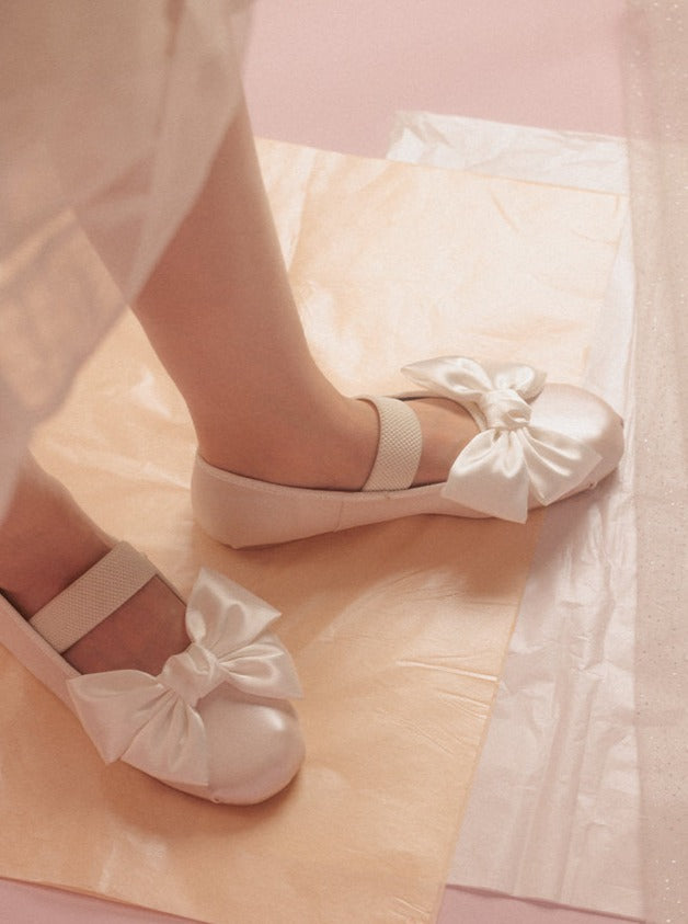 Ribbon flat ballet shoes