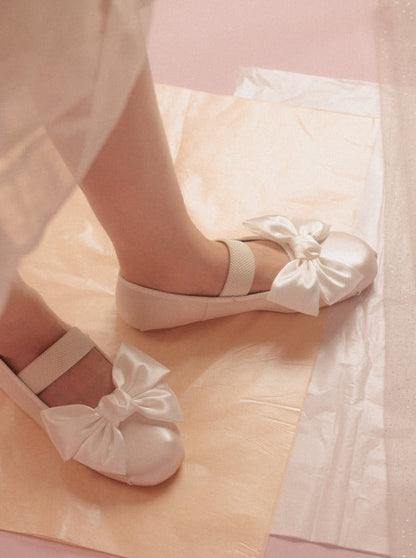 Ribbon flat ballet shoes