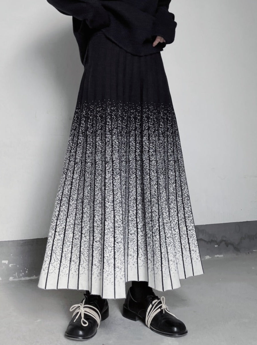 Gradient pleated knit skirt