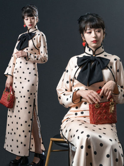 Polka Dot Waltz Zweireihiges Chinesisches Kleid