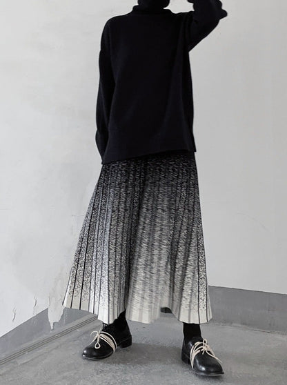 Gradient pleated knit skirt