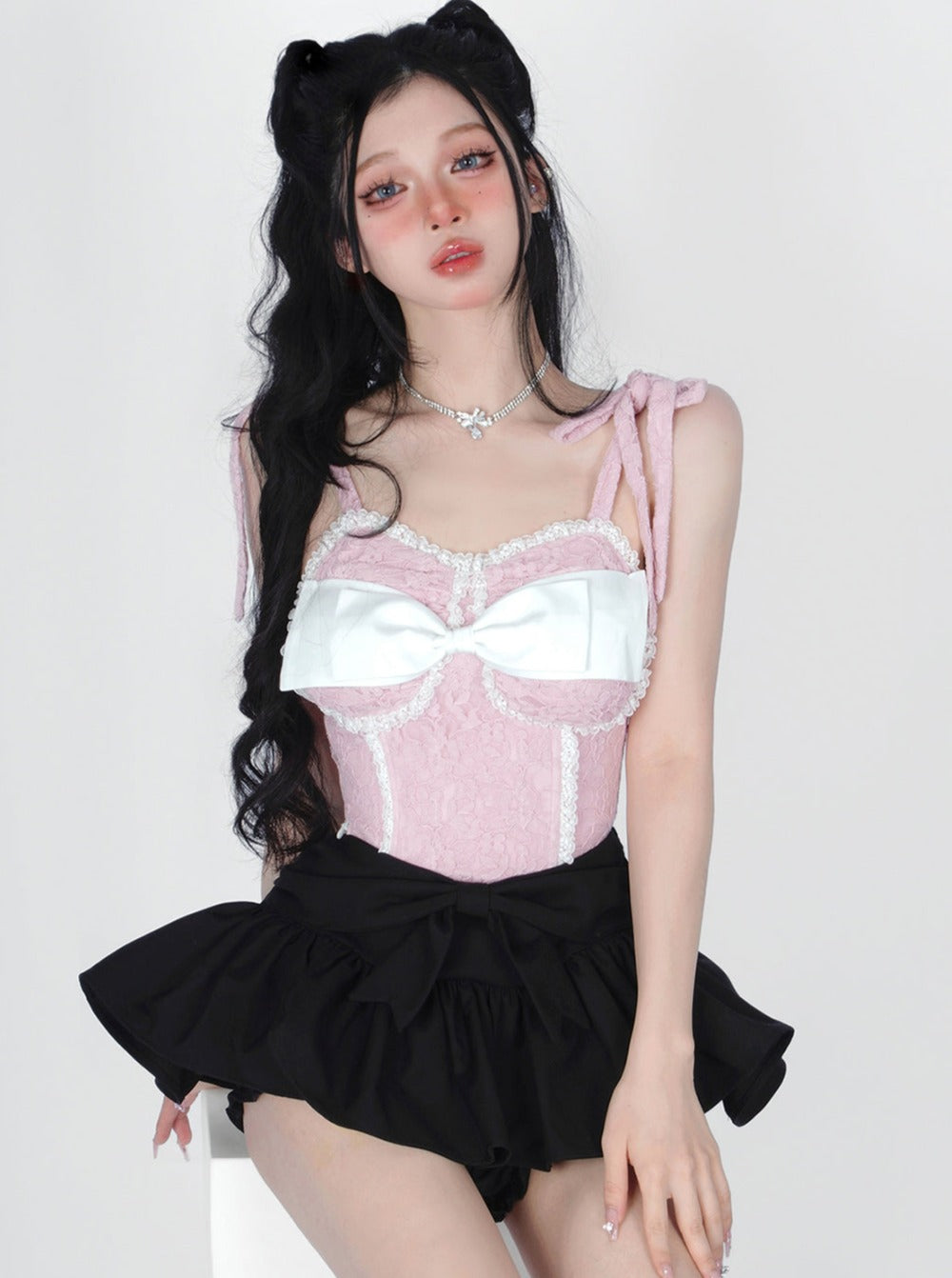 Camisole en dentelle avec ruban rose ballet