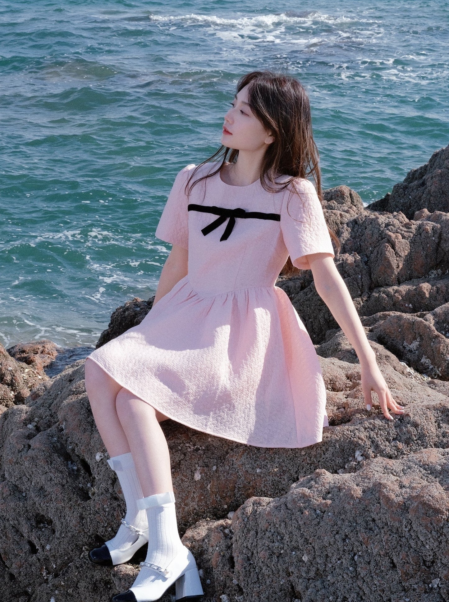 Black ribbon pink dress