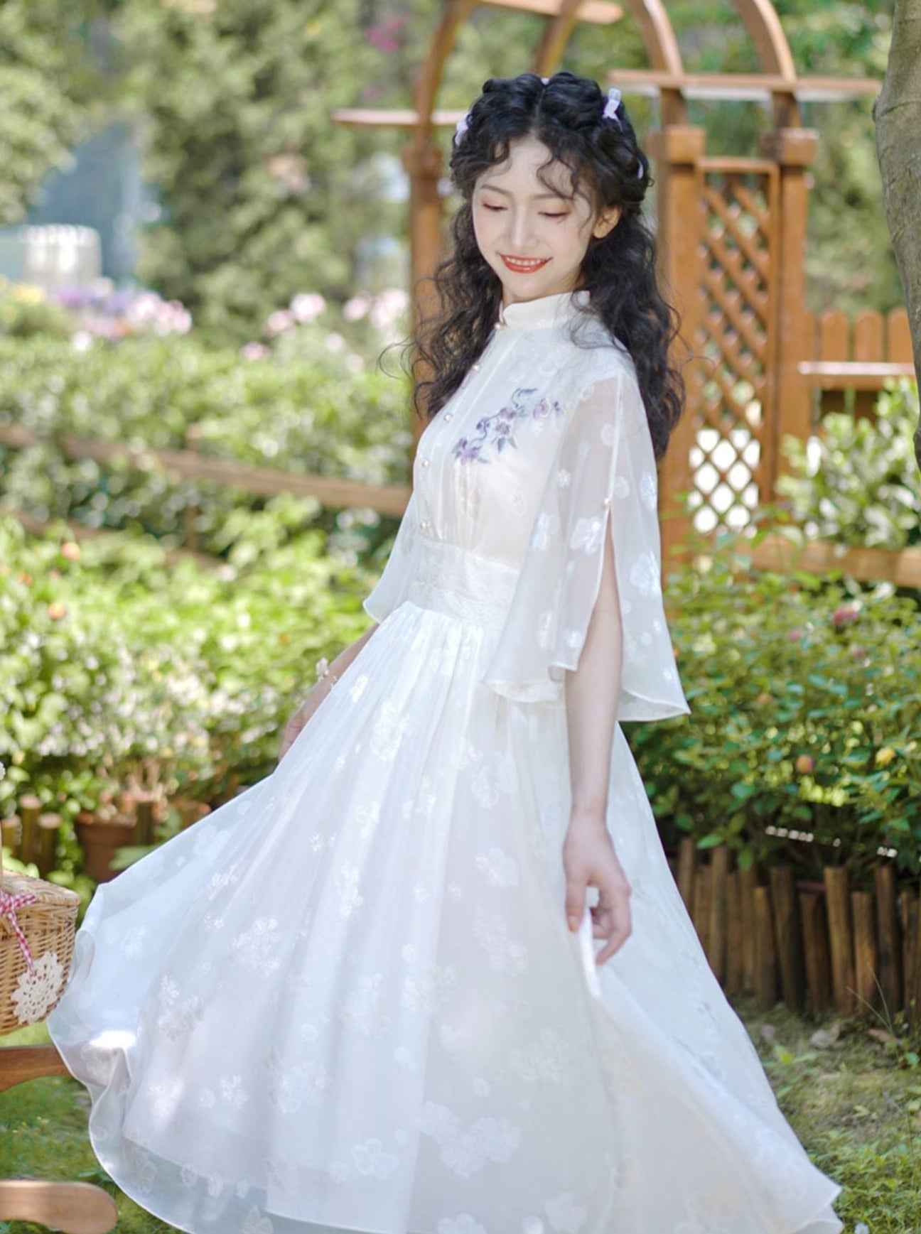 플라워 원 포이트 디자인 플레인 화이트 웨이스트 마크 드레스