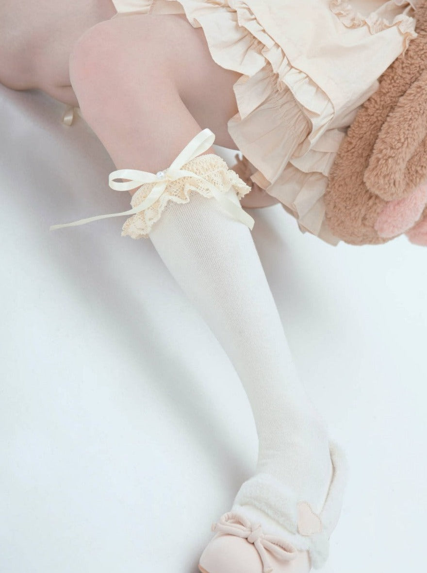 Lace ribbon white socks