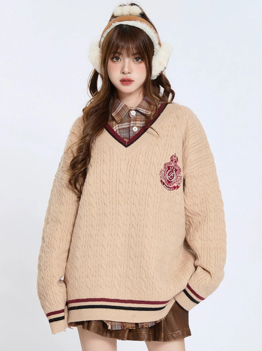 American College Style Emblem V-Neck Loose Knit