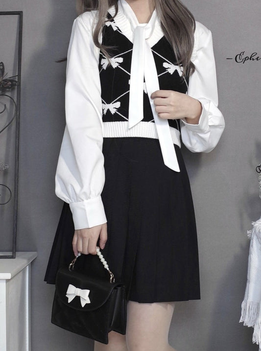 ボウタイブラウス＋リボンデザインベスト＋プリーツスカート