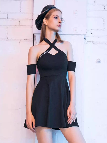 小黑领露肩短裙