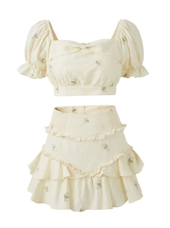 フラワーパフスリーブトップス＋フリルスカート