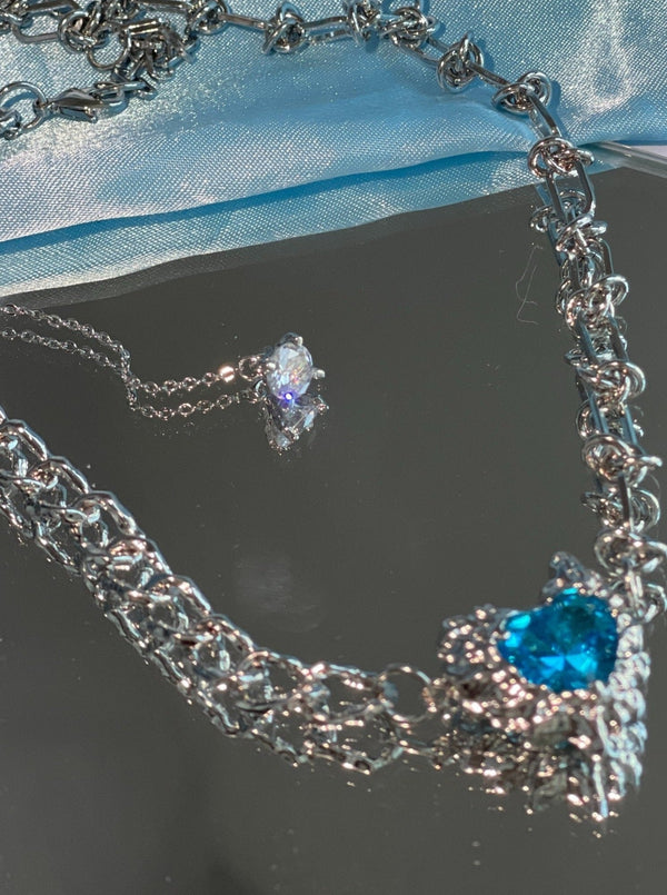 ハートリボンブルーキュービックアシメチェーンネックレス・シルバーニードルピアス・イヤリング - LilyBlack