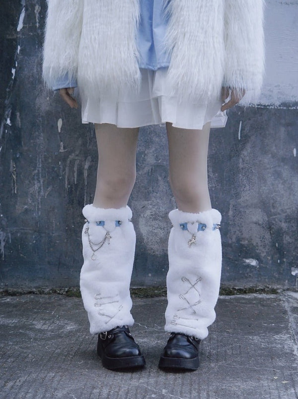 クロスモチーフチェーンリベットベルトフェイクファーレッグウォーマー - Belchic