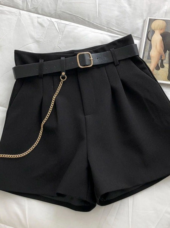 チェーンベルト付きショートパンツ - LilyBlack