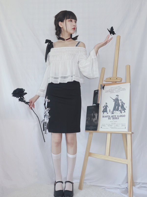 オフショルロゴ&リボンシャーリングトップス＋ロゴレースアップスカート - Belchic