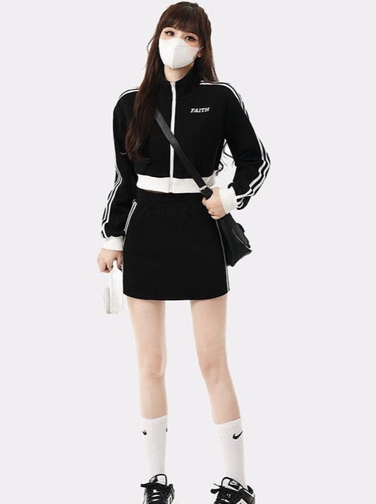 スタンドネックジップアップラインショートジャケット＋ラインスカートセットアップ - LilyBlack