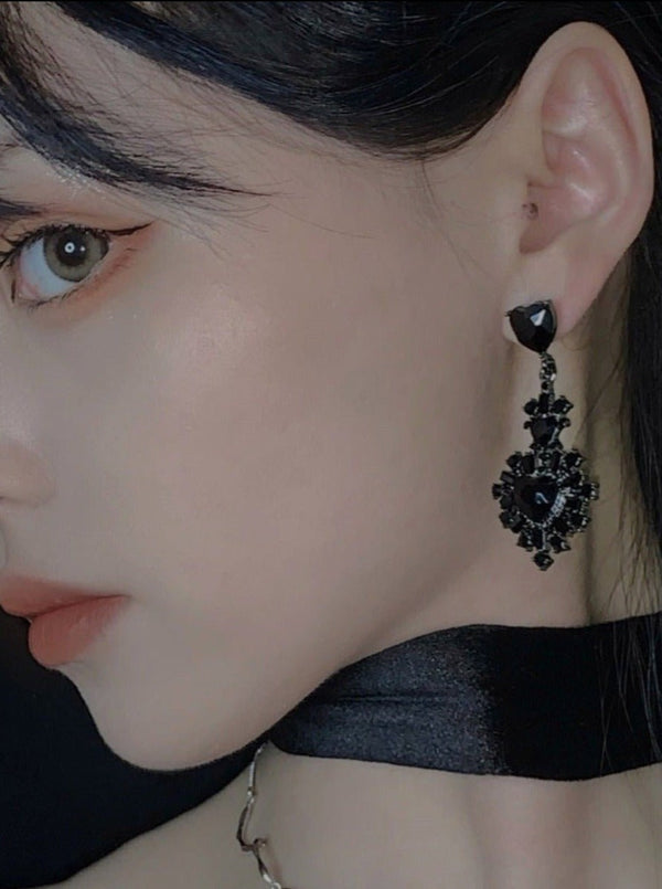 ブラックハートゴシックスタッドピアス - LilyBlack