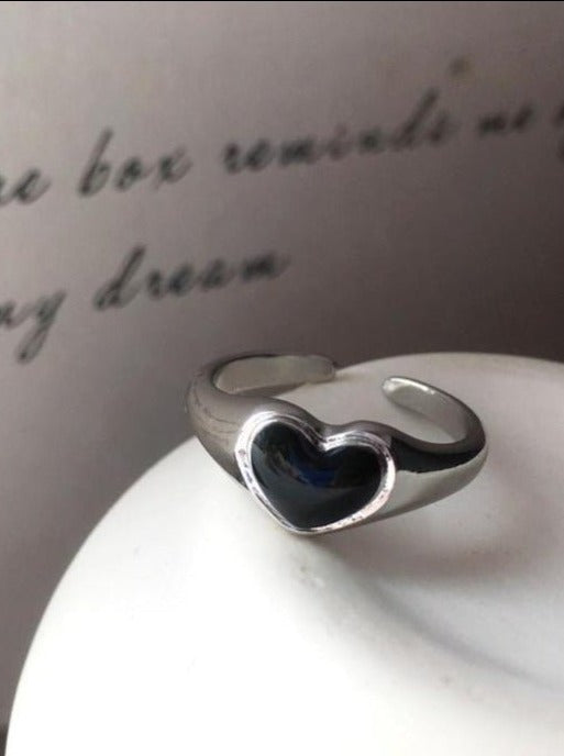 ハートデザインブラックエナメルリング - LilyBlack