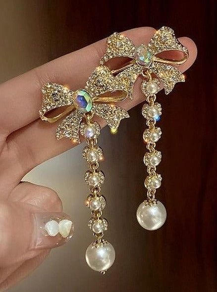 パールリボンクリスタルチャームピアス - LilyBlack