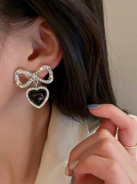 ブラックハートジュエルリボンシルバーニードルピアス - Belchic