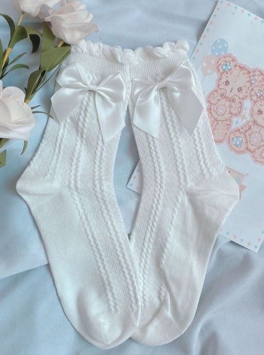 スカラップリボンブローチソックス - Belchic