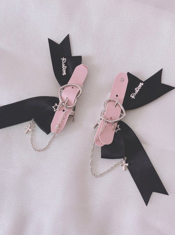 スタークロスチャーム付きレザーベルトリボンヘアクリップペアセット - LilyBlack
