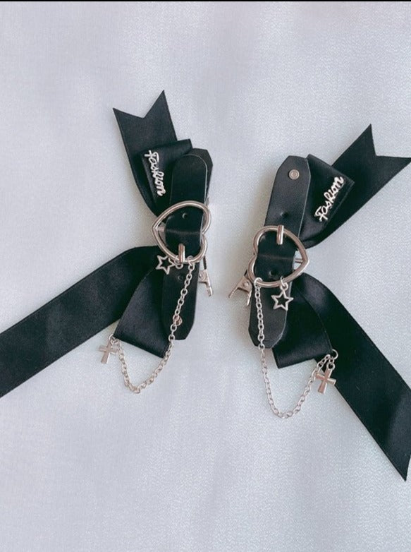 スタークロスチャーム付きレザーベルトリボンヘアクリップペアセット - LilyBlack