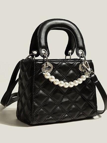 パールストラップキルティングショルダーバッグ - LilyBlack