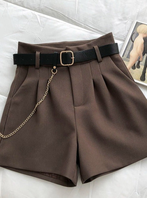 チェーンベルト付きショートパンツ - LilyBlack