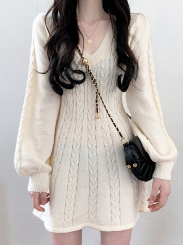 ケーブルニットVネックワンピース - LilyBlack